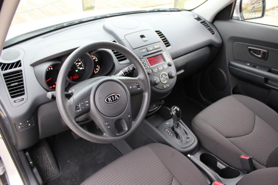  Kia Soul Base 1.6L Eco 2012 года  (фото 35 из 50)